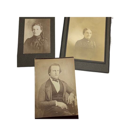 Atq Photo Cabinet Cards Black White Two Women One Man OA Walker Photography One - Picture 1 of 3